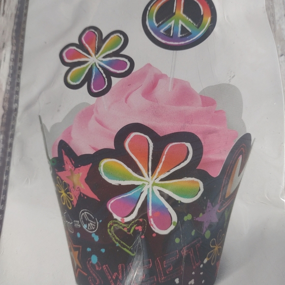 🆕 Wilton 12 Cup Cake Wraps Rainbow Peace - Picture 6 of 8